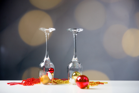 two wine glasses with a garland on a tableの写真素材