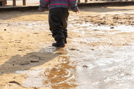 泥遊びの写真 イラスト素材一覧 2 667件 ストックフォトのamanaimages Plus