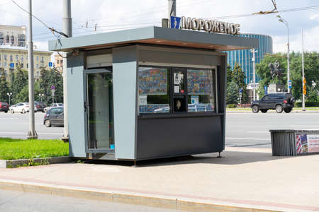 07 19 2020 Russia, Moscow.an ice cream shop in the center of Moscow. message about the sale of masks and gloves behind glassのeditorial素材