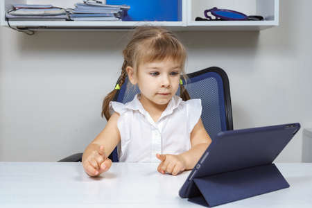 little girl doing mental arithmetic online. home schoolingの写真素材