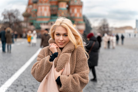 01 14 2020 Moscow, Russian Federation. woman against the background of the Kremlinのeditorial素材