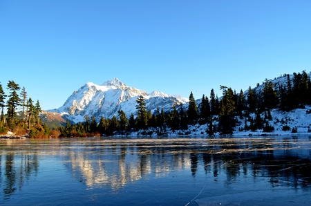 Mount Shuksan with Picture Lake. The photo was taken in Mount Shuksan Area, Washington State, US, November 2014の写真素材