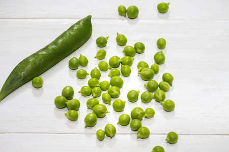green pea pod, green peas, white background, close up,の写真素材