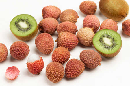 Two halves of kiwi and lychee on white background. top viewの写真素材