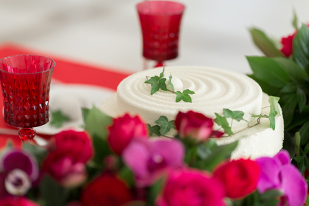 Close up white wedding cake and table decorated with flowersの写真素材