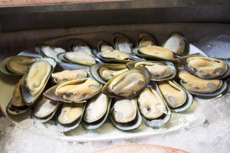 Fresh mussels on ice in thai asian seafood night marketの写真素材