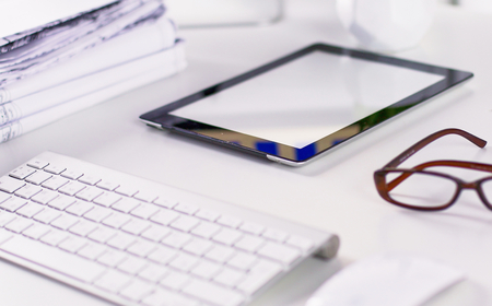 Workspace presentation mockup, Desktop computer and office suppの写真素材