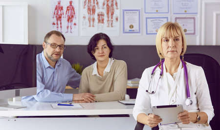 Couple at reception discussing issues with a sexologistの写真素材