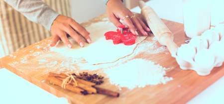 Woman making christmas cookies in the kitchenの写真素材