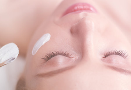 Spa facial mask application. Spa beauty organic facial mask application at day spa salon.の写真素材