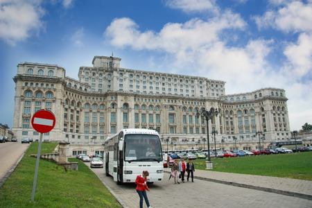 BUCHAREST, ROMANIA - CIRCA APRIL 2009: Sightseeing bus leaves from the Palace of the Parliamentのeditorial素材
