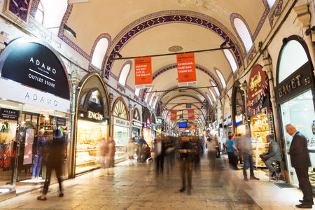 TURKEY, ISTANBUL - MAY 12,2015: Buyers of t tourists on the Grandee Bazare in Istanbul. Grand-Bazar - one of the largest covered markets in the worldのeditorial素材