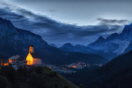 Dolomites, Colle Santa Lucia at sunrise, Italyの素材 [FY31067107641]