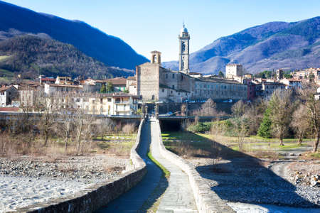 Italy, Bobbio, "Old" Bridge "or" Gobbo Bridge "also" Devil Bridge "o, Piacenza province, Trebbia Valley, Emilia Romagnaの写真素材