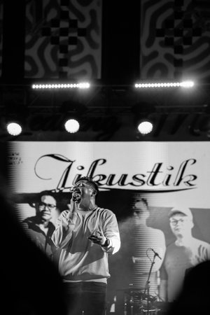 Music Festival. The performance of Jikustik, a band from Yogyakarta. The audience cheers and enjoys the music. : Yogyakarta, Indonesia - 07 September 2022のeditorial素材