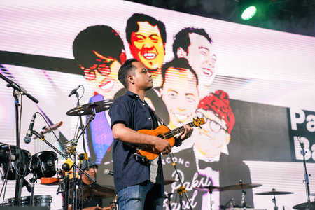 Paksi band, a modern keroncong music group from Yogyakarta, performed energetically to entertain the audience. : Yogyakarta, Indonesia - 07 September 2022のeditorial素材
