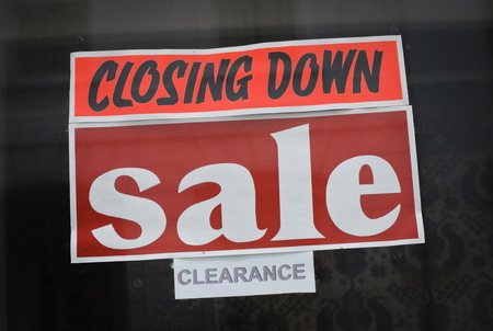 Closing Down Sign in Shop Window - 2010の写真素材