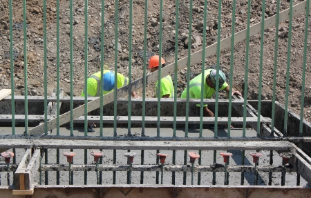 Concrete workers on the job  のeditorial素材