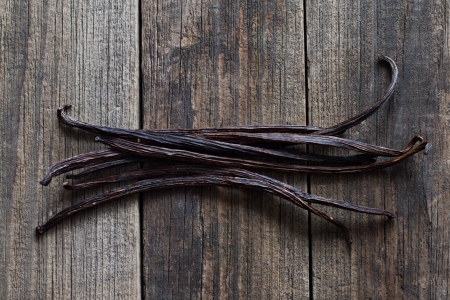 Vanilla sticks on the wood backgroundの写真素材