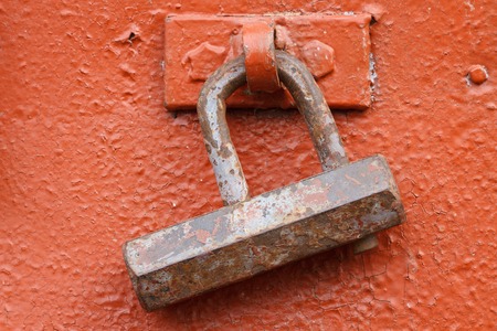 old rusty padlock on a red iron door closeup
の写真素材
