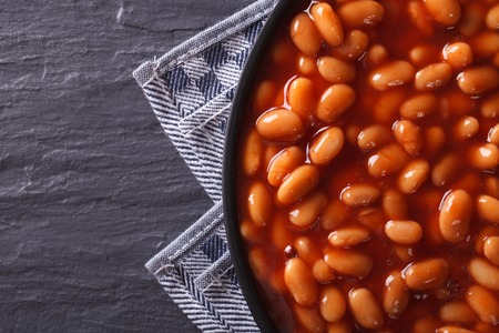 beans in tomato sauce on a plate close-upの写真素材