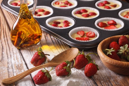 cooking berry muffins with fresh strawberries closeup. horizontalの写真素材