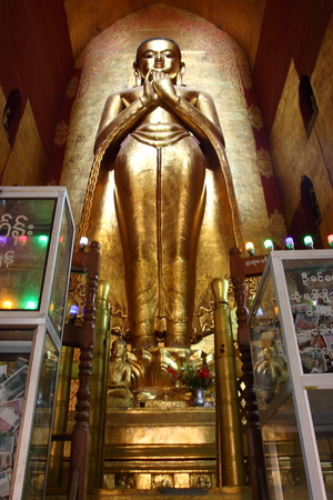 Ananda,The old golden Buddha statue in old pagoda temple in Bagan,Myanmarのeditorial素材