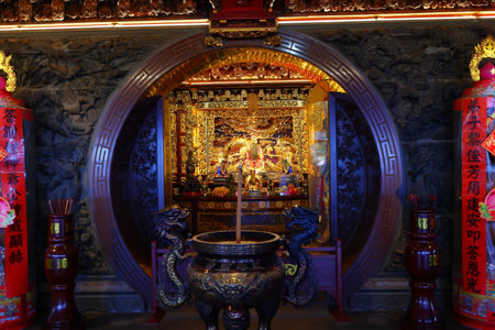 Hongludi Nanshan Fude Temple: Decorative hilltop Buddhist temple in New Taipei City, Taiwanのeditorial素材