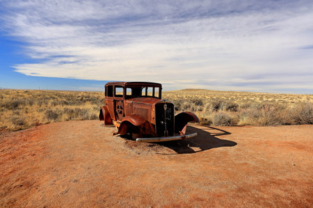 Abandoned car in the desert of Arizona, United States.の写真素材