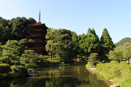 Walk closer to the garden and pond which surrounds Rurikoji Temple in Yamaguchi. Taken in Japan, August 2017.のeditorial素材