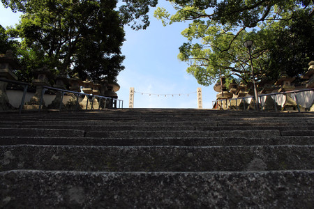 The stairs on the way to Hofu Tenmangu shrine in Yamaguchi, Japan. Pic was taken in August 2017.のeditorial素材