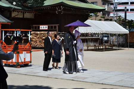 Japanese wedding conducted in a shrine complex in Fukuoka.のeditorial素材