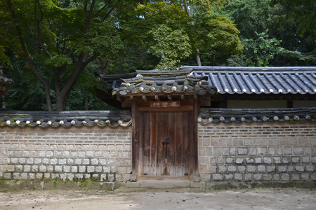 Closer to the wooden temple around Seoul Eastern Palace (Changdeokgung), a UNESCO world heritage. Pic was taken in August 2017のeditorial素材