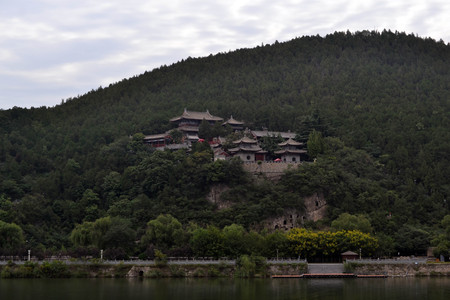 The view of Xiangshan Temple in Luoyang (across the Longmen Caves) by the river. Pic was taken in September 2017のeditorial素材