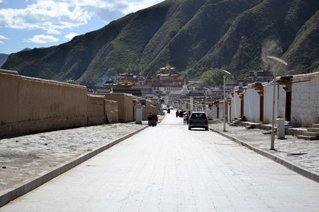 The life around Labrang in Xiahe, Amdo Tibet, China. Pilgrims are everywhere, curcumabulating the monastery. Pic was taken in September 2017.のeditorial素材