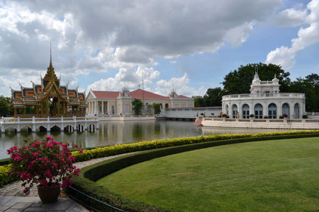 The Bang Pa-In Royal Palace in Thailand. Easily reached by bus or train from either Ayutthaya or Bangkok. Pic was taken in August 2015.のeditorial素材