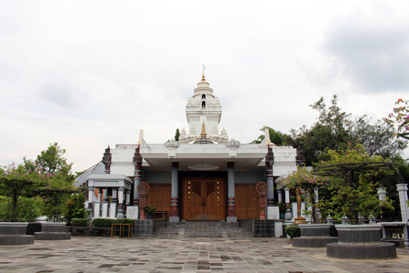 The Thai (Theravada) Buddhist Temple in Semarang, Indonesia. It's called "Vihara Tanah Putih". Free meditation class! Pic was taken in January 2018のeditorial素材