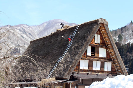 Men fixing the roof of Shirakawago houses. The place is quite remote (but accessible by bus). Taken in Gifu, February 2018.のeditorial素材