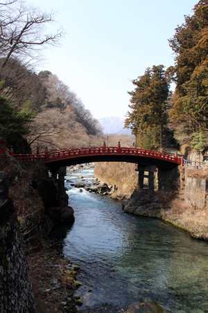 The red bridge "Shinkyo" on the way to Toshogu Temple, what a clean river! Taken in Nikko, February 2018.のeditorial素材