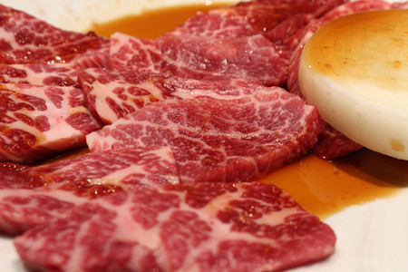 The food served at yakiniku (meaning "grilled meat" or "barbecue") restaurant in Japan. Beef everywhere. Taken in Tokyo, February 2018.のeditorial素材