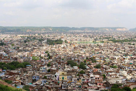 The crowded Jaipur city as seen from Nahargarh Fort on the hill. Taken in India, August 2018.のeditorial素材