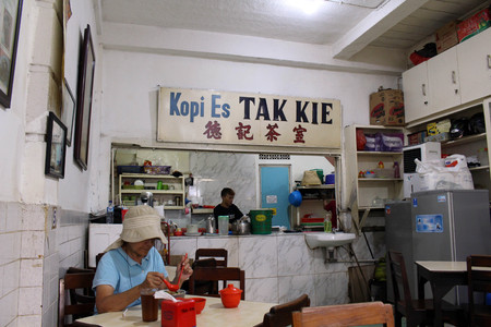 The legendary traditional Chinese coffee shop "Es Kopi Tak Kie" est 1927 at Gloria Alley. Taken in Jakarta, October 2018.のeditorial素材