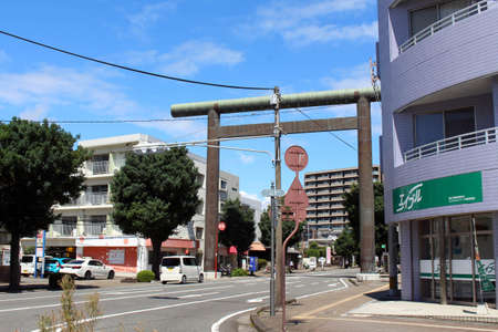Giant torii Shinto gate on the main street of Miyazaki Jingu Shrine. Taken in August 2019.のeditorial素材