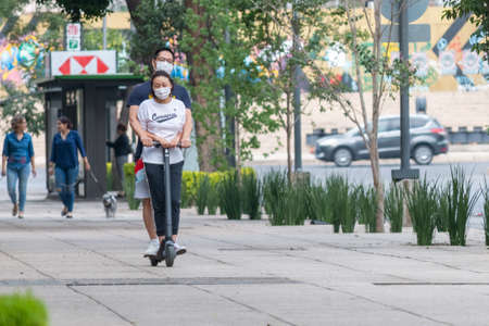 MEXICO CITY, MEXICO 04/20/2020 People on the Paseo de la Reforma street wearing respiratory masks due to a coronavirus pandemic. Covid-19のeditorial素材