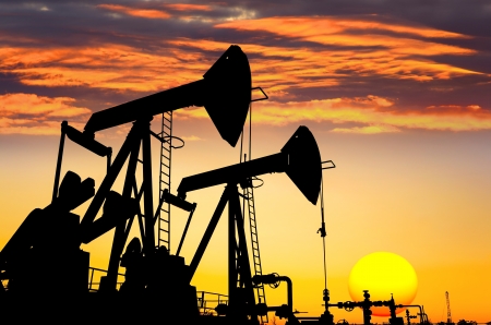 Silhouettes of oil pumps at dawn sky backgroundの写真素材