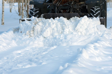 Clearing the road from snow