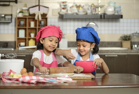 Two Little Girls Make Pizza In The Kitchenの写真素材