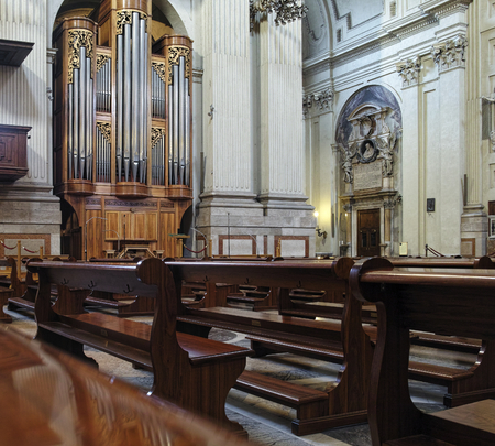 BOLOGNA, ITALY, MARCH 17, 2016: view of interior of the Basilica di San Petronio in the italian MEDIEVAL city bolognaのeditorial素材