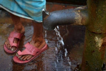 man washing his feet in Chittagong, Bangladeshのeditorial素材