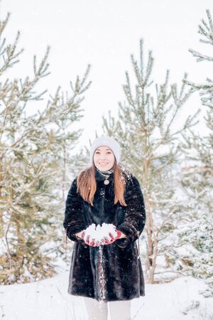 Beautiful Winter Womanの写真素材